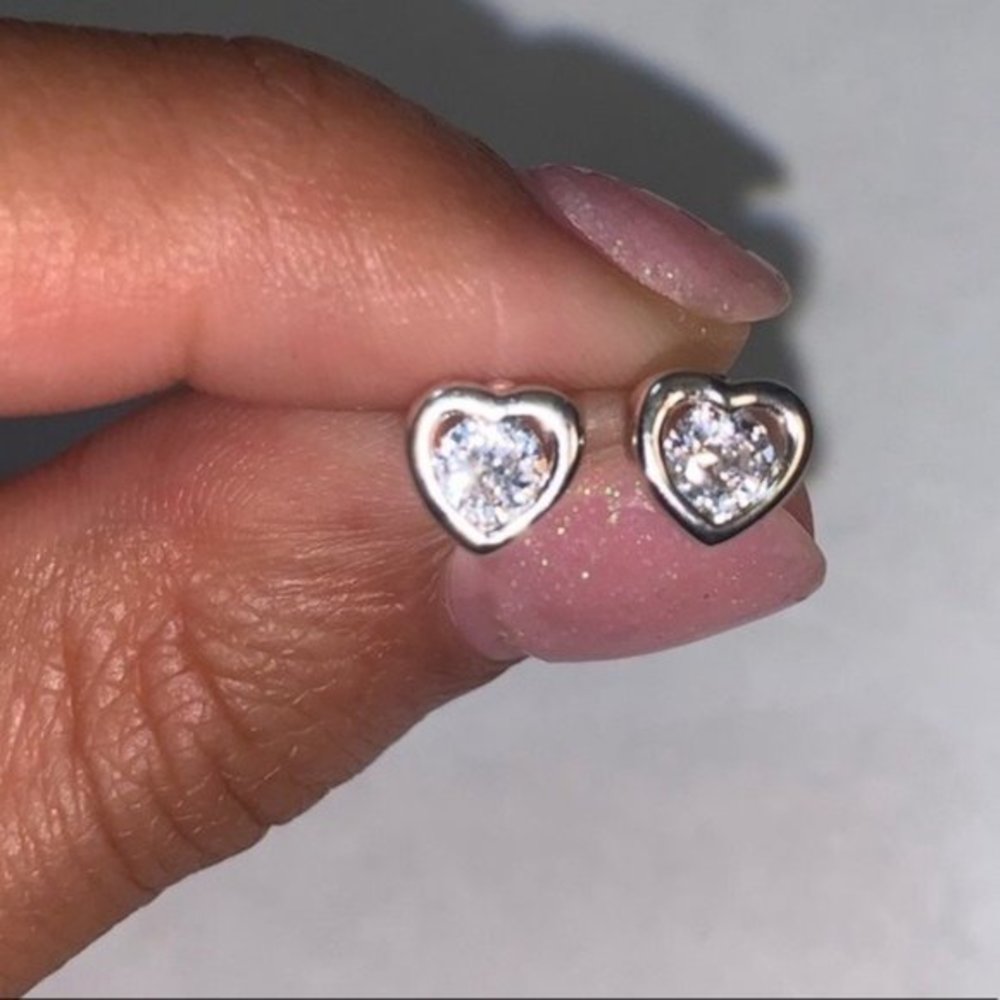 NEW Silver heart Cubic zirconia stud earrings